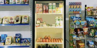Kiedy polski konsument może pozwać zagraniczną firmę w swoim kraju praktyczny przewodnik krok po kroku Półka w kazachskim sklepie z zagranicznymi napojami i przekąskami