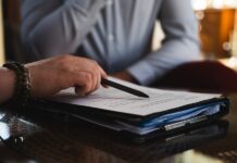 Kiedy restrukturyzacja przedsiębiorstwa może uratować firmę przed upadłością? Klauzule niedozwolone w regulaminach firm