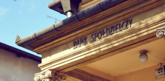 Zalanie mieszkania przez sąsiada z góry: jak sporządzić protokół szkód i uzyskać wypłatę od ubezpieczyciela? Zalanie mieszkania przez sąsiada z góry: jak sporządzić protokół szkód i uzyskać wypłatę od ubezpieczyciela?